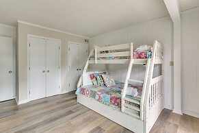 Vintage Hilton Head Island Condo: Steps to Beach!