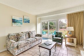 Vintage Hilton Head Island Condo: Steps to Beach!
