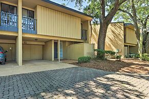 Vintage Hilton Head Island Condo: Steps to Beach!