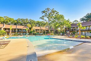 Vintage Hilton Head Island Condo: Steps to Beach!