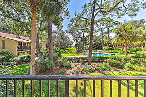 Vintage Hilton Head Island Condo: Steps to Beach!