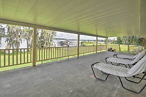 Waterfront Welaka Escape w/ Private Docks!
