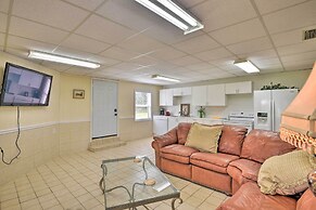 Waterfront Welaka Escape w/ Private Docks!