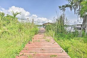 Waterfront Welaka Escape w/ Private Docks!