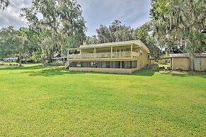 Waterfront Welaka Escape w/ Private Docks!