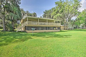 Waterfront Welaka Escape w/ Private Docks!