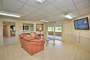 Waterfront Welaka Escape w/ Private Docks!