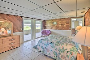 Waterfront Welaka Escape w/ Private Docks!