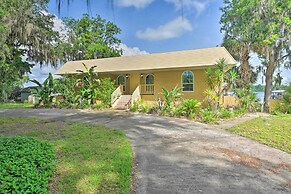 Waterfront Welaka Escape w/ Private Docks!