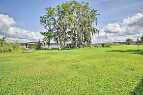 Waterfront Welaka Escape w/ Private Docks!