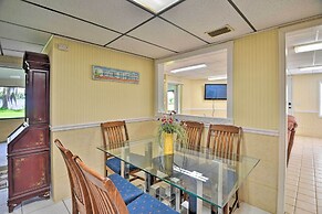 Waterfront Welaka Escape w/ Private Docks!