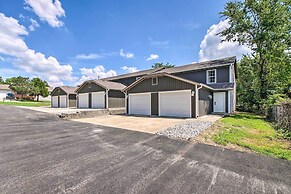 Airy Townhome: Close to Kayaking & Boating!