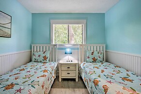 Half-mi to Beach: Hilton Head Condo w/ Pool Access