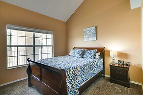 Branson Condo w/ Pool: 2 Mi to Table Rock Lake