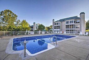 Branson Condo w/ Pool: 2 Mi to Table Rock Lake