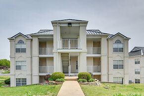 Branson Condo w/ Pool: 2 Mi to Table Rock Lake