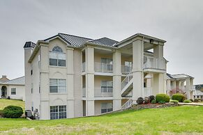 Branson Condo w/ Pool: 2 Mi to Table Rock Lake