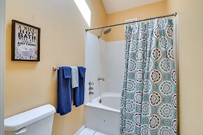 Branson Condo w/ Pool: 2 Mi to Table Rock Lake