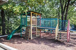 Branson Condo w/ Views - Near Silver Dollar City!