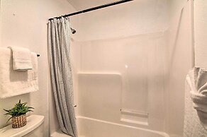 Branson Condo w/ Pool & Golf Course Views!