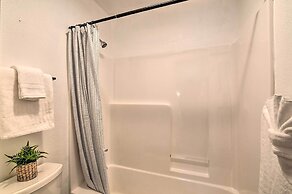 Branson Condo w/ Pool & Golf Course Views!