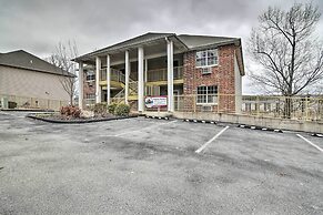 Branson Condo w/ Pool & Golf Course Views!