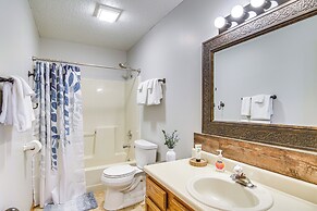 Family-friendly Condo: 1 Mi to Silver Dollar City!