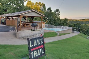 Family-friendly Condo: 1 Mi to Silver Dollar City!