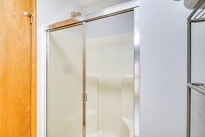 Family-friendly Condo: 1 Mi to Silver Dollar City!