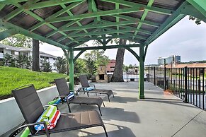 Branson Cottage w/ Pool Access ~ 2 Mi to the Strip