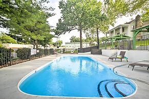 Branson Cottage w/ Pool Access ~ 2 Mi to the Strip