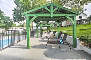 Branson Cottage w/ Pool Access ~ 2 Mi to the Strip