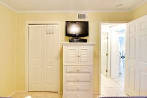 Beachy Getaway w/ Balcony on Hilton Head Island!