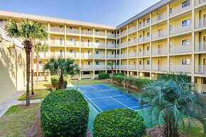 Beachy Getaway w/ Balcony on Hilton Head Island!