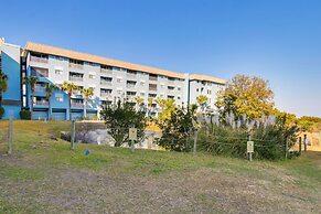 Beachy Getaway w/ Balcony on Hilton Head Island!