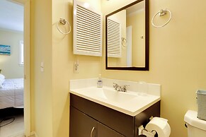 Beachy Getaway w/ Balcony on Hilton Head Island!