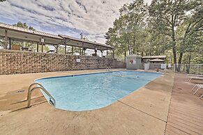Branson West Condo Rental w/ Pool Access!