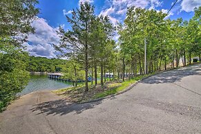 Bright Ozarks Condo w/ Balcony & Lake Views!