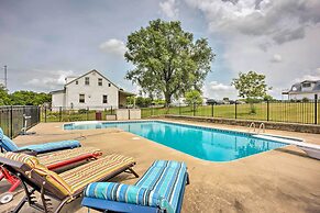 Charming Berger Apt on 42-acre Farm W/pool Access