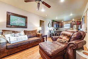 Cabin w/ Pool Access - Walk to Table Rock Lake!