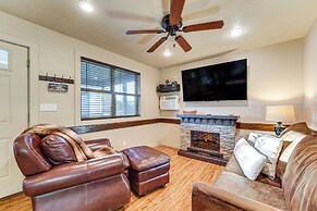 Cabin w/ Pool Access - Walk to Table Rock Lake!