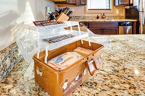 Cabin w/ Pool Access - Walk to Table Rock Lake!