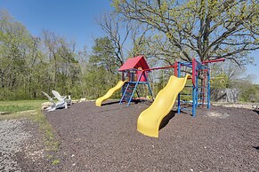 Cabin w/ Pool Access - Walk to Table Rock Lake!