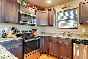 Cabin w/ Pool Access - Walk to Table Rock Lake!