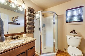 Cabin w/ Pool Access - Walk to Table Rock Lake!