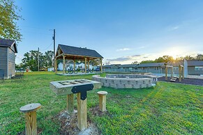 Cabin w/ Pool Access - Walk to Table Rock Lake!