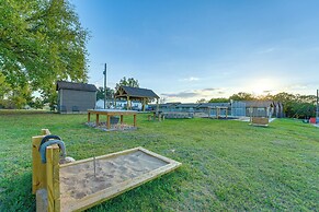 Cabin w/ Pool Access - Walk to Table Rock Lake!