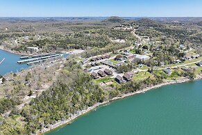 Cabin w/ Pool Access - Walk to Table Rock Lake!