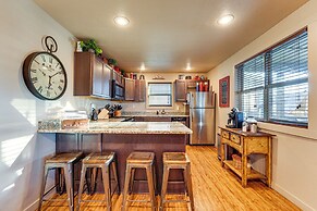 Cabin w/ Pool Access - Walk to Table Rock Lake!