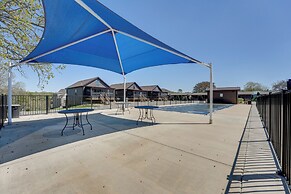 Cabin w/ Pool Access - Walk to Table Rock Lake!